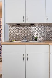 Ohio City 4 Bed 3 TV Free Parking Mins to DT