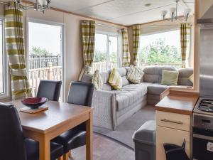 Seaview Two - Uk50166