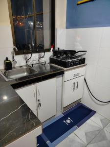 Céntrico, a una cuadra de la Plaza Isabel la Católica, linda zona