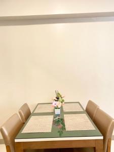 1Bedroom Condo Staycation 10-15mins at Airport