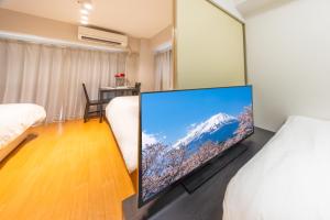 304 8 min walk to Ikebukuro 6 min walk to Kanamecho Station25m Max 2 people Direct access to Tokyo, Shinjuku, Shibuya, Ueno