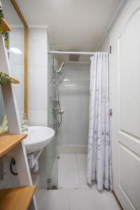 The Aviary 2BR Suite at One Oasis, FREE Parking