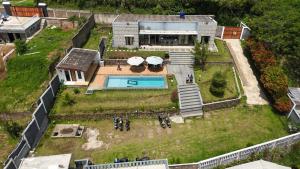 Pavotel Hills & Valley