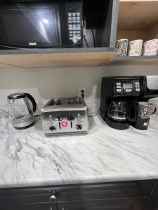 Beautiful Entire 2 Bedroom Suite