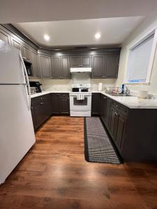 Beautiful Entire 2 Bedroom Suite