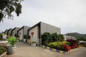 Tuskers Hill Banquets by Poppys - Anaikatti