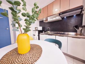 Vibrant Spacious Condo near SM East NU Medical City