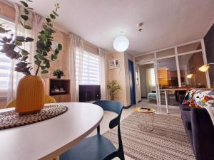 Vibrant Spacious Condo near SM East NU Medical City