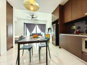 Grand Medini Cozy Studio 100mbps Netflix BySTAY