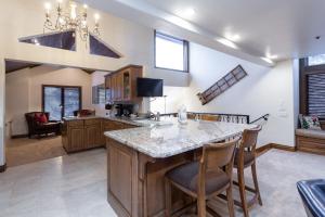 Ridgepoint at Deer Valley Resort - Three Bedroom with Hot Tub #124 condo