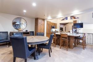Ridgepoint at Deer Valley Resort - Three Bedroom with Hot Tub #124 condo