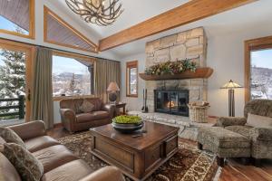 Queen Esther Drive Home at Deer Valley Resort - 4 Bedroom Home with Hot Tub #2436 condo