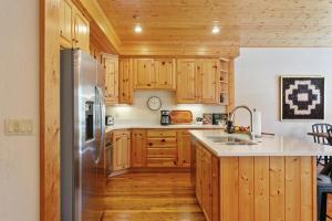 301 - Three Bedroom with Spa Bristlecone condo