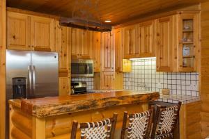 Comstock Lodge at Deer Valley Resort - Two Bedroom Condo with Hot Tub #202 condo