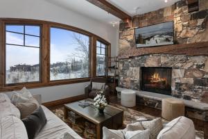 Grand Lodge - Three Bedroom #201 - Ski-in ski-out condo