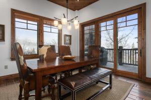 Grand Lodge - Three Bedroom #201 - Ski-in ski-out condo