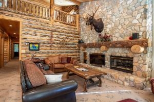Bristlecone at Deer Valley Resort - Three Bedroom Condo with Loft and Hot Tub #504 condo