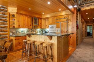 Bristlecone at Deer Valley Resort - Three Bedroom Condo with Loft and Hot Tub #504 condo