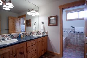 Bristlecone at Deer Valley Resort - Three Bedroom Condo with Loft and Hot Tub #504 condo