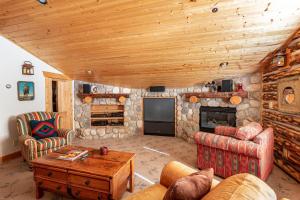 Bristlecone at Deer Valley Resort - Three Bedroom Condo with Loft and Hot Tub #504 condo