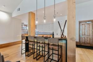 Grand Lodge - Four Bedroom #502 - Ski-in ski-out condo