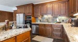 Pinnacle at Deer Valley Resort - Four Bedroom Condo with Hot Tub #1263 condo