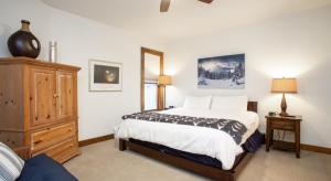 Pinnacle at Deer Valley Resort - Four Bedroom Condo with Hot Tub #1263 condo