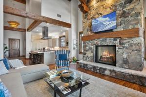 Grand Lodge - Four Bedroom #302 - Ski-in ski-out condo