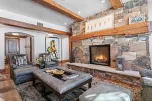 Grand Lodge - 3 Bedroom Deluxe #304 - Ski-in out