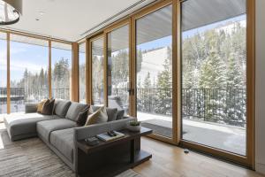 1504 Founders Place - Three Bedroom Deluxe condo