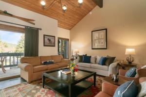 Ridgepoint - Three Bedroom with Spa #128 condo