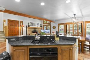 Deer Lake Village at Deer Valley Resort - Four Bedroom Condo with Hot Tub #2478 condo