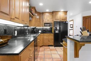 Deer Lake Village at Deer Valley Resort - Four Bedroom Condo with Hot Tub #2478 condo
