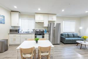 Modern Cozy Stylish Home AC WasherDryer Parking 3 minutes to Balboa Park