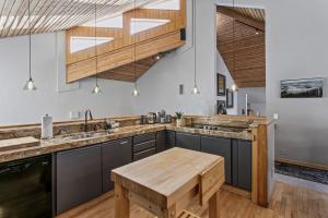 2060 Solamere Drive - Four Bedroom Home condo