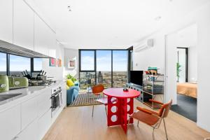 Chilla Sky 1B1B APT with Sunshine View