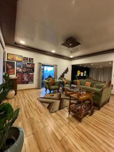 VG09 with huge Pool and bathtub