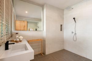 Villa Orise - 3 min Walk to Chaweng Beach Samui, Sea View with Infinity Pool & Gym