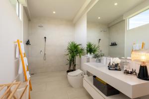 Villa Orise - 3 min Walk to Chaweng Beach Samui, Sea View with Infinity Pool & Gym