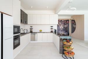 Villa Orise - 3 min Walk to Chaweng Beach Samui, Sea View with Infinity Pool & Gym