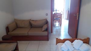 Aigeiros Apartments & restaurant