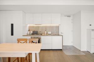 Steps to RMIT Uni & A Range Of City Life 2B2B CBD