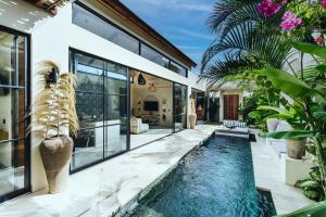 Seseh 1BR Pool Villa Rooftop-5mins ride to Seseh BEACH