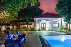 Champagne Villa