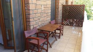 Aigeiros Apartments & restaurant