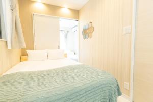 4 minutes by train to Namba 9 min walk to Sta