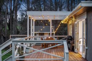 Valley Park High Country Retreat - Farm Stay Feel, Tiny Home Vibes