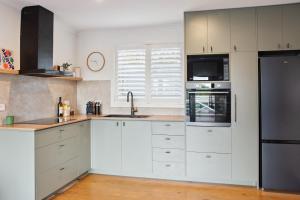 Valley Park High Country Retreat - Farm Stay Feel, Tiny Home Vibes