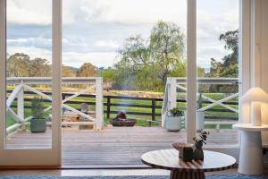 Valley Park High Country Retreat - Farm Stay Feel, Tiny Home Vibes