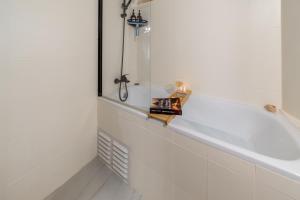 Immeuble 3 Apparts Centre historique St Gilles MaisoncarreeConciergerie